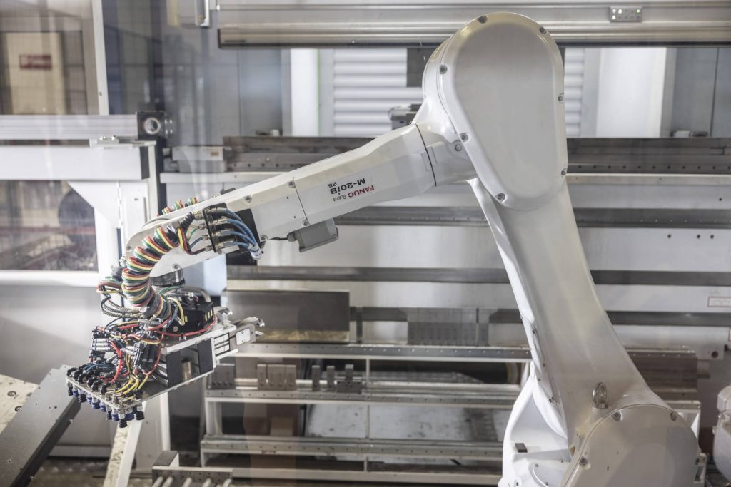 Robot di asservimento alla pressa piegatrice
