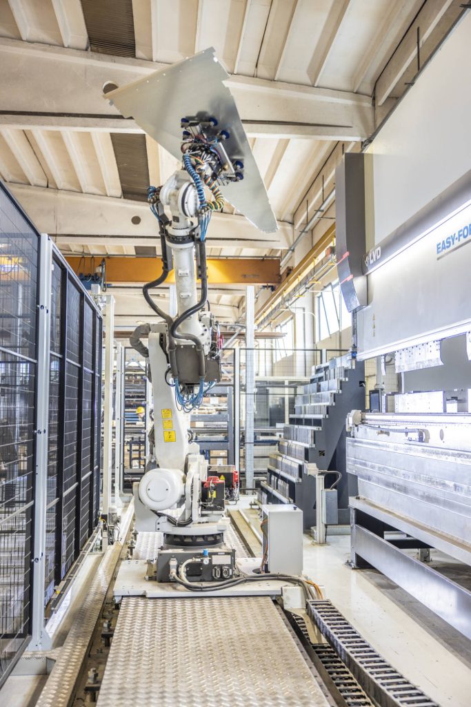 Robot di piegatura e linea delle presse piegatrici