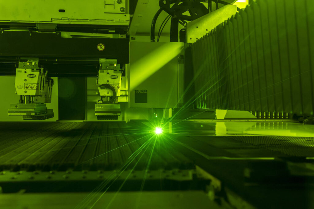 Teste di taglio di un impianto laser per lamiera