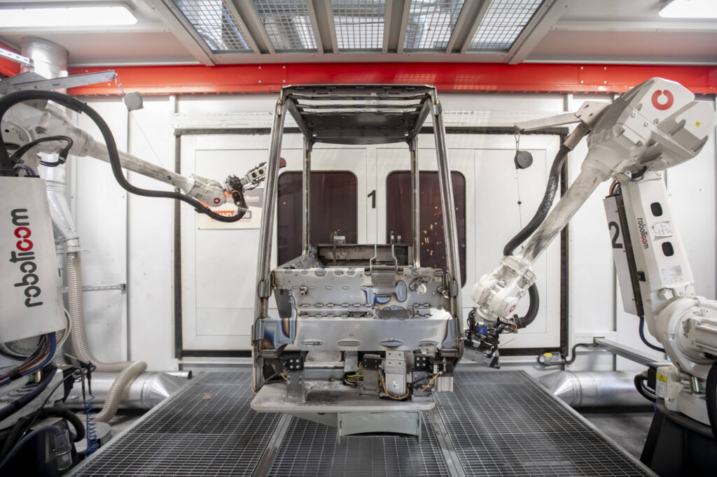 Saldatura robotizzata di un telaio tubolare